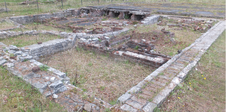 Bergen-Belsen-concentratiekamp-nazi-WW2-fundament-Duitsland