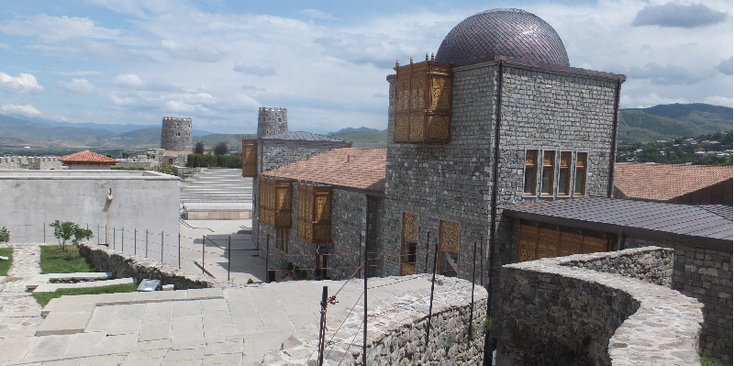 Akhalsikhe-kasteel-Georgië-houten-balkons