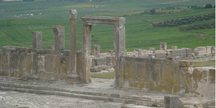 Dougga-Romeinse-ruïnes-poort-Tunesië