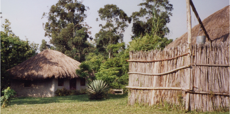 Nkuruba-lake-meer-community-camp-rieten-hut-douche-Oeganda