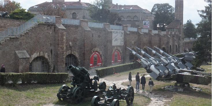 Belgrado-citadel-Kalemegdan-militair-museum-kanon-fort-raket-poort-Servië
