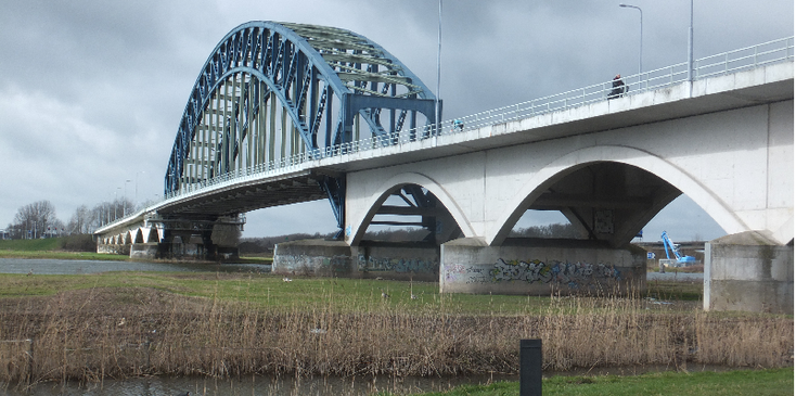 IJsselbrug-IJssel-rivier-boogbrug-Nederland
