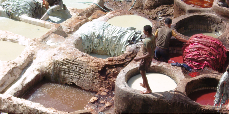 Fes-looierij-tannerie-verf-kleuren-pot-Marokko