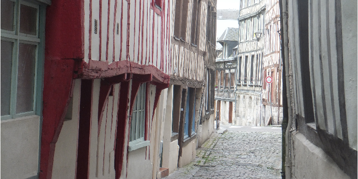 Rouen-Frankrijk-Engels-straten-gekleurde-vakman-huizen-hout