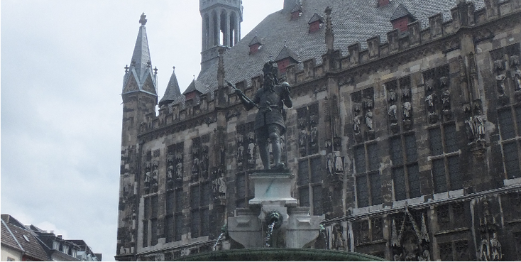 Aken-kathedraal-beeld-Karel-de-Grote-Duitsland