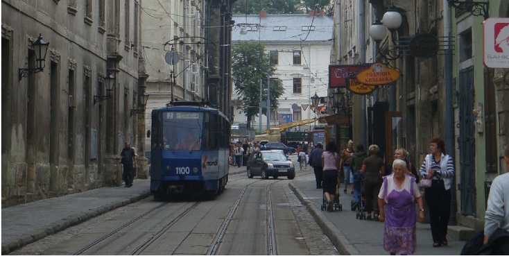 L'viv-L'vov-Lemberg-tram-winkelstraat-Oekraïne