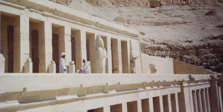 Hatsjepoet-Temple-Deir-el-Bahri-Luxor-Valley-of-the-Kings-Egypte