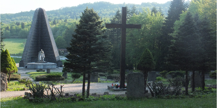 Dukla-pas-monument-kruis-Tsjechisch-begraafplaats-grens-Polen-Slowakije