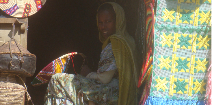 Axum-lokale-vrouw-rieten-hoed-verkoop-Ethiopië