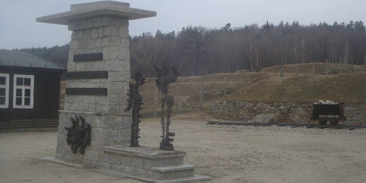 Gross-Rosen-concentratiekamp-Wroclaw-kamp-poort-huis-monument-Polen
