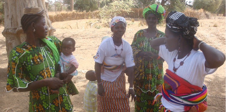 Tirelli-Dogon-land-Mali-bergen-vrouwen