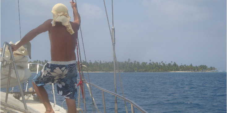 San-Blas-eilanden-Panama-palmbomen-boot-azuurblauw-strand-zand