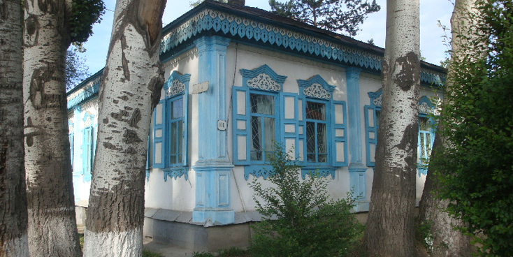 Karakol-houten-huis-Issyk-Kol-Kirgizië