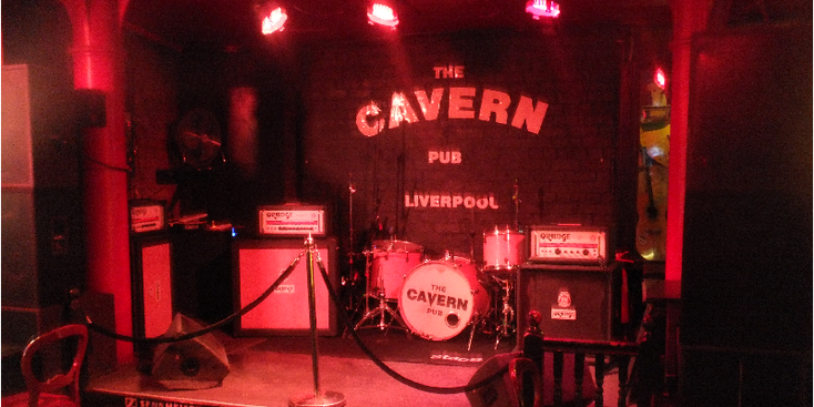 Cavern-Pub-Liverpool-stage-bühne-drumstel-Beatles-bar-cafe-Engeland