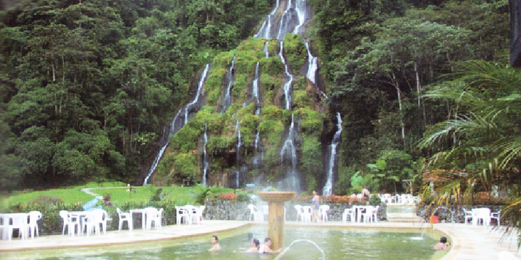 Thermales-de-Santa-Rosa-de-Cabral-waterval-Colombia-warm-heet-water
