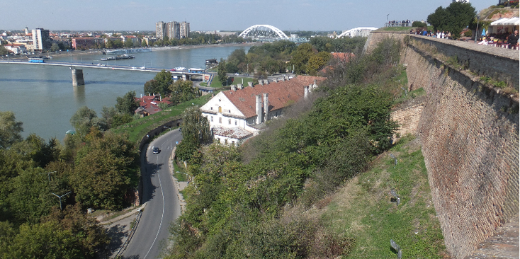 Petrovaradin-fort-muur-Vauban-Donau-rivier-Novi-Sad-Servië