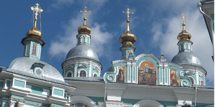 Smolensk-groene-Kathedraal-van-de-Ontslapenis-van-de-Moeder-God-stadsmuur-Rusland
