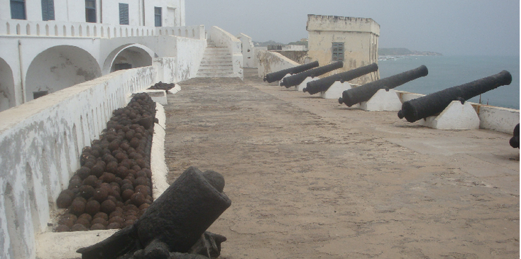 Cape-Coast-Elmina-slavenforten-Ghana-Goudkust-kanonnen-fort-kust-kanonskogels