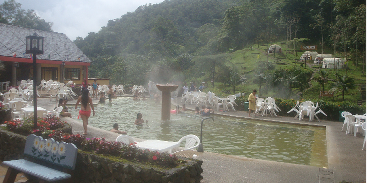 Thermales-de-Santa-Rosa-de-Cabral-waterval-Colombia-warm-heet-water