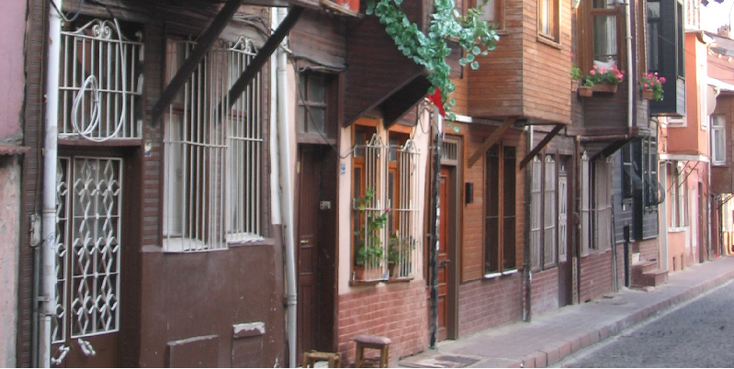 Sulthanamet-Istanbul-houten-huizen-balkons-Turkije