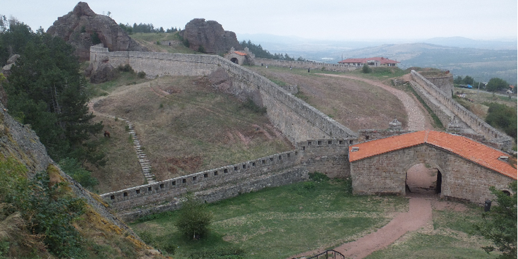 Belogradchik-rotsfort-Kaleto-Bulgarije-kasteel-rotsen-piek