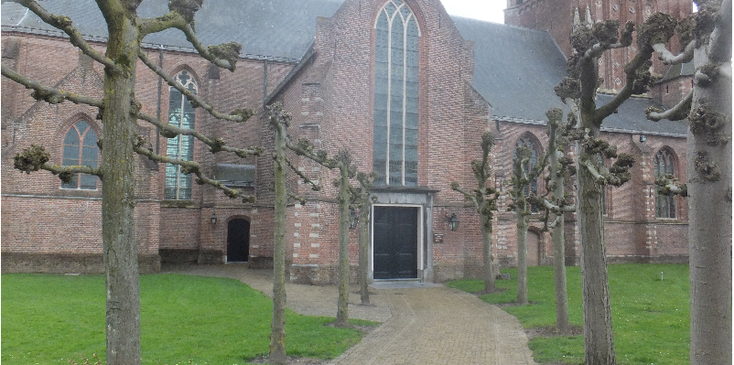 Woudrichem-kerk-kerkplein-Oorlogswinter-bomen-Nederland