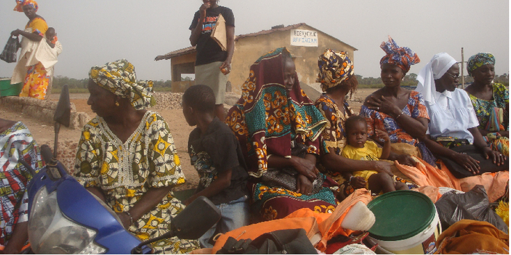 Affiniam-haven-pirogue-klederdracht-Senegal