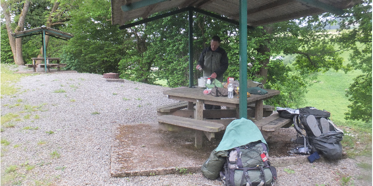 La-Gleize-picknicktafel-België
