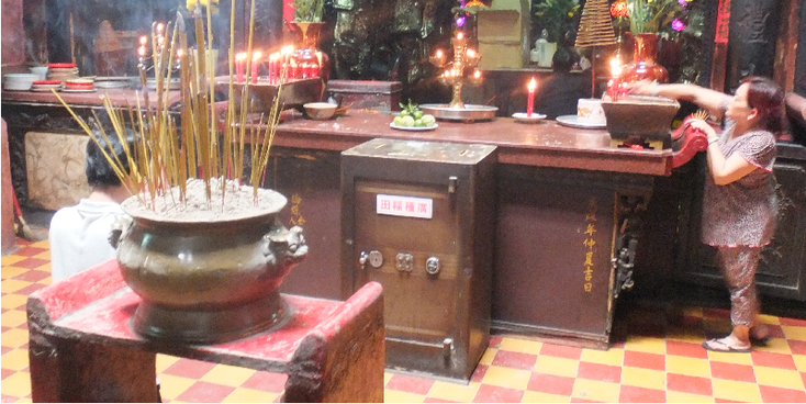 Jade-Emperor-Pagoda-Temple-Incense-Ho-Chi-Minh-City-Vietnam