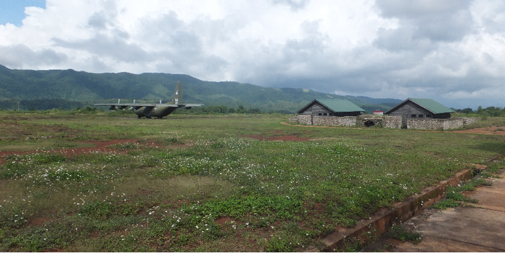 Khe-Sanh-vliegtuig-barak-vallei-Vietnam