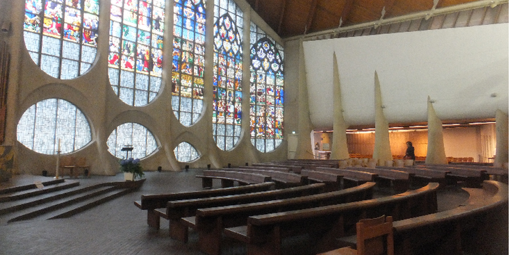Rouen-brandstapel-kerk-glas-in-lood-modern-Frankrijk