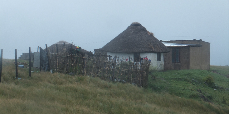Rondavels-Mdumbi-ronde-traditionele-Xhosa-huizen-Zuid-Afrika