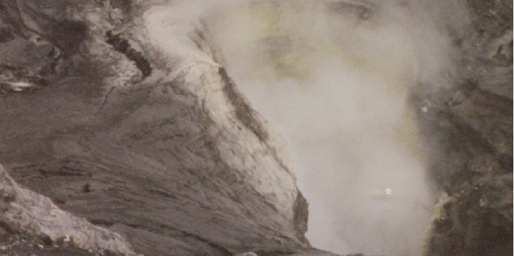 Bromo-vulkaan-Java-Indonesië-mist-sunset-tour-krater