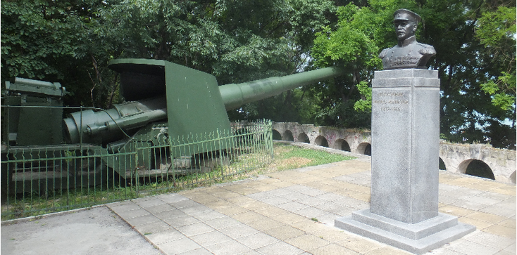 Varna-Marine-museum-kanon-buste-beeld-Bulgarije