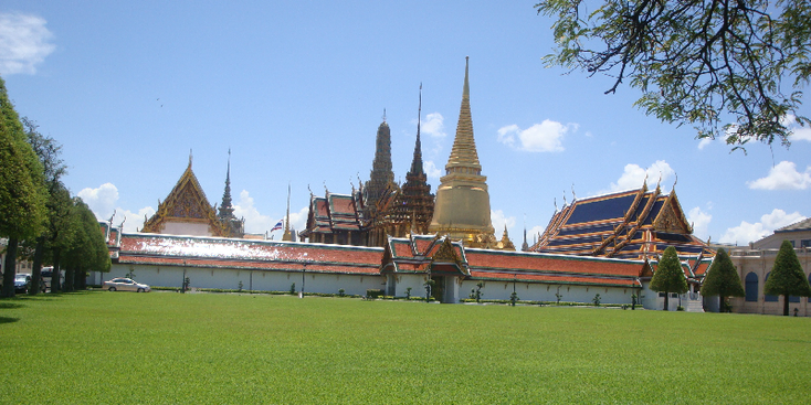 Grand-Palace-Koninklijk-Paleis-Bangkok-Thailand-ommuurd-gebouwencomplex