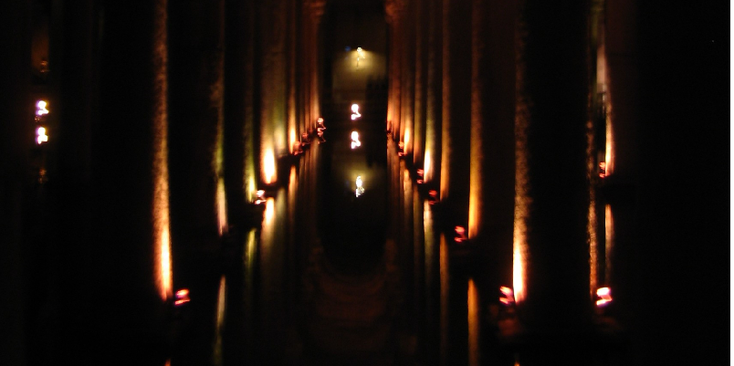 Basilica-Cistern-water-bassin-keizer-Justinian-Istanbul-Constantinopel-Turkije