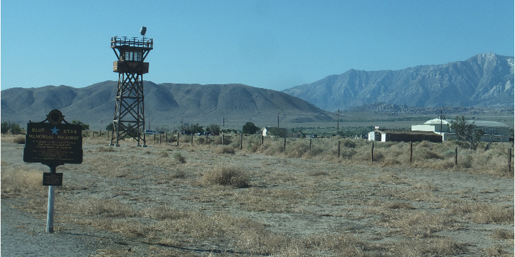 Manzanar-War-Relocation-Authority-kamp-wachttoren-hek-prikkeldraad-Japanner-Californië-Verenigde-Staten