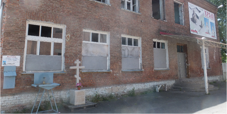 Beslan-school-monument-terroristische-aanval-Rusland-kruis-herinnering