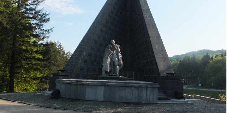 Dukla-pas-monument-WW2-Slowakije