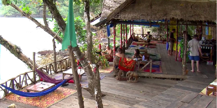 Treehouse-Lodge-Ko-Chang-Beach-Hut-Palm-Tree-Island-Thailand