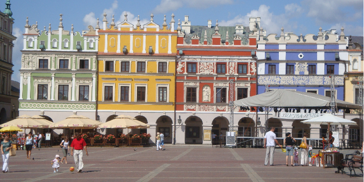 Rynek-Wielki-Grote-markt-Zamosc-Polen-plein-gekleurde-huizen-koopmans