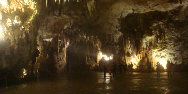 Postojna-grotten-stalagmieten-stalagtieten-Slovenië