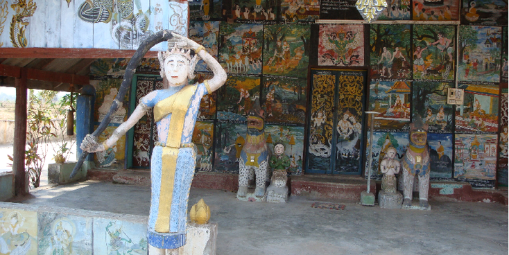 Hongsa-tempel-beeld-houten-tekeningen-Laos