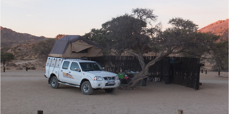 Aus-camping-Namibië-luderitz-kolmanskop-landcruiser