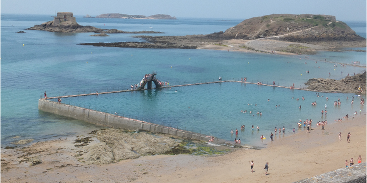 St-Malo-Bretagne-Frankrijk-stadsmuur-natuurlijk-zwembad