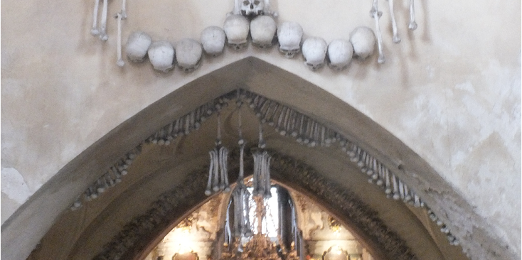 Kutna-Hora-Kostnice-Sedlec-Ossurary-Tsjechië-kathedraal-kapel-kerk-beenderen-botten