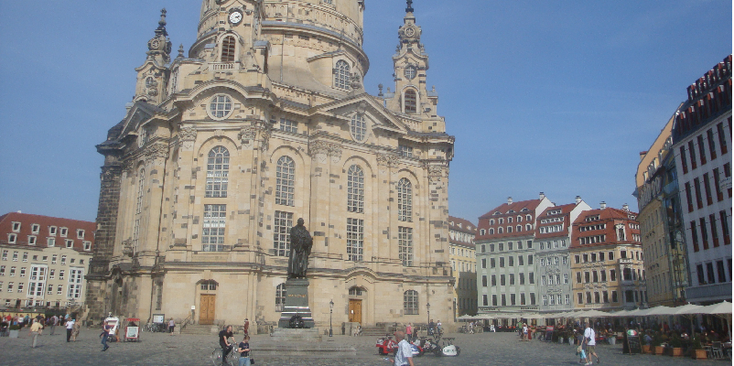 Frauenkirche-Dresden-ruiine-kerk-WW2-bombardement-plein-vakmanshuizen-Duitsland