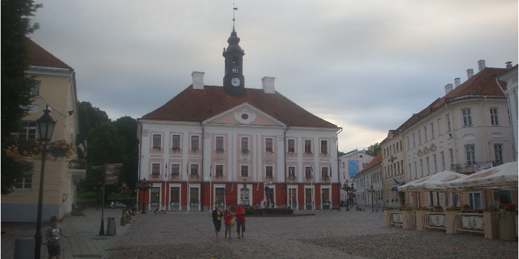 Tartu-stadhuis-marktplein-Hollands-Nederlands-Estland