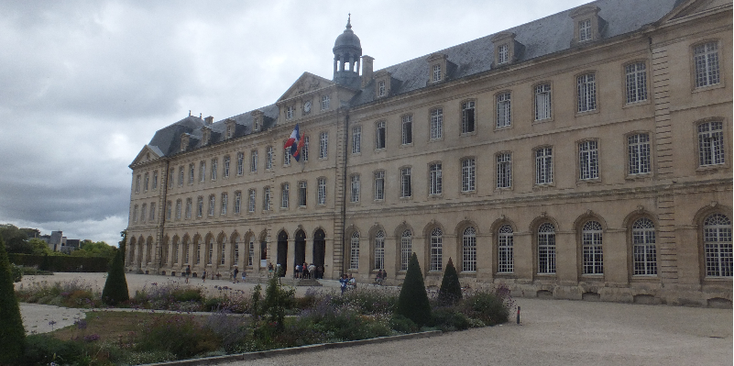 Caen-kasteel-Frankrijk-stadhuis