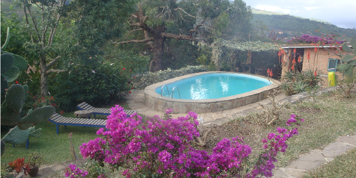 Landhous-Samaipata-Swimmingpool-Garden-Bolivia